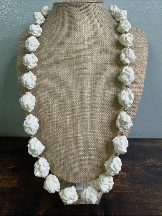 Vintage Jewelry - Vintage Cream Bead Necklace with Gold Accents - Rocks, Deco, Iconic